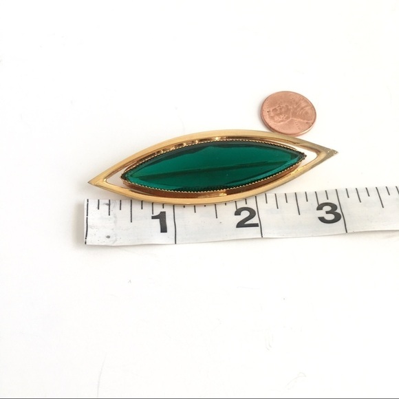 Vintage Marquis Cut Brooch Emerald Green Stone Gold Tone Diamond Shape - Picture 9 of 9